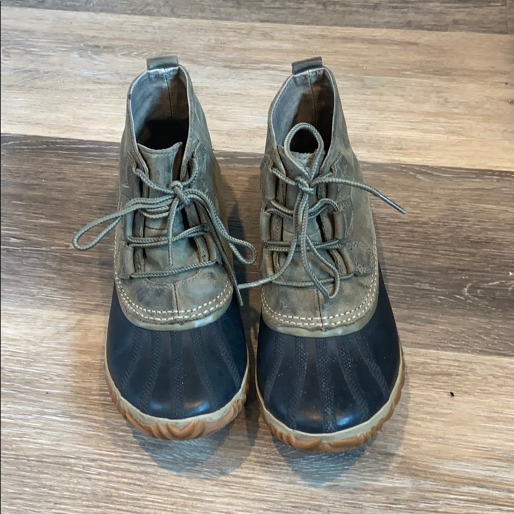 Sorel Out n About green booties